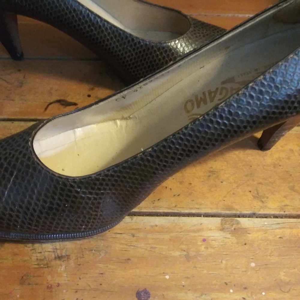 Ferragammo Pebble Leather Brown Pumps